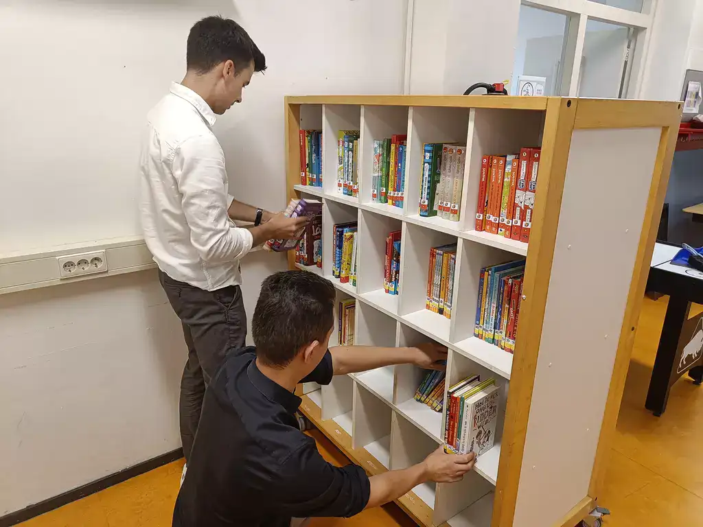 Boekenkast ordenen bij De Beiaard